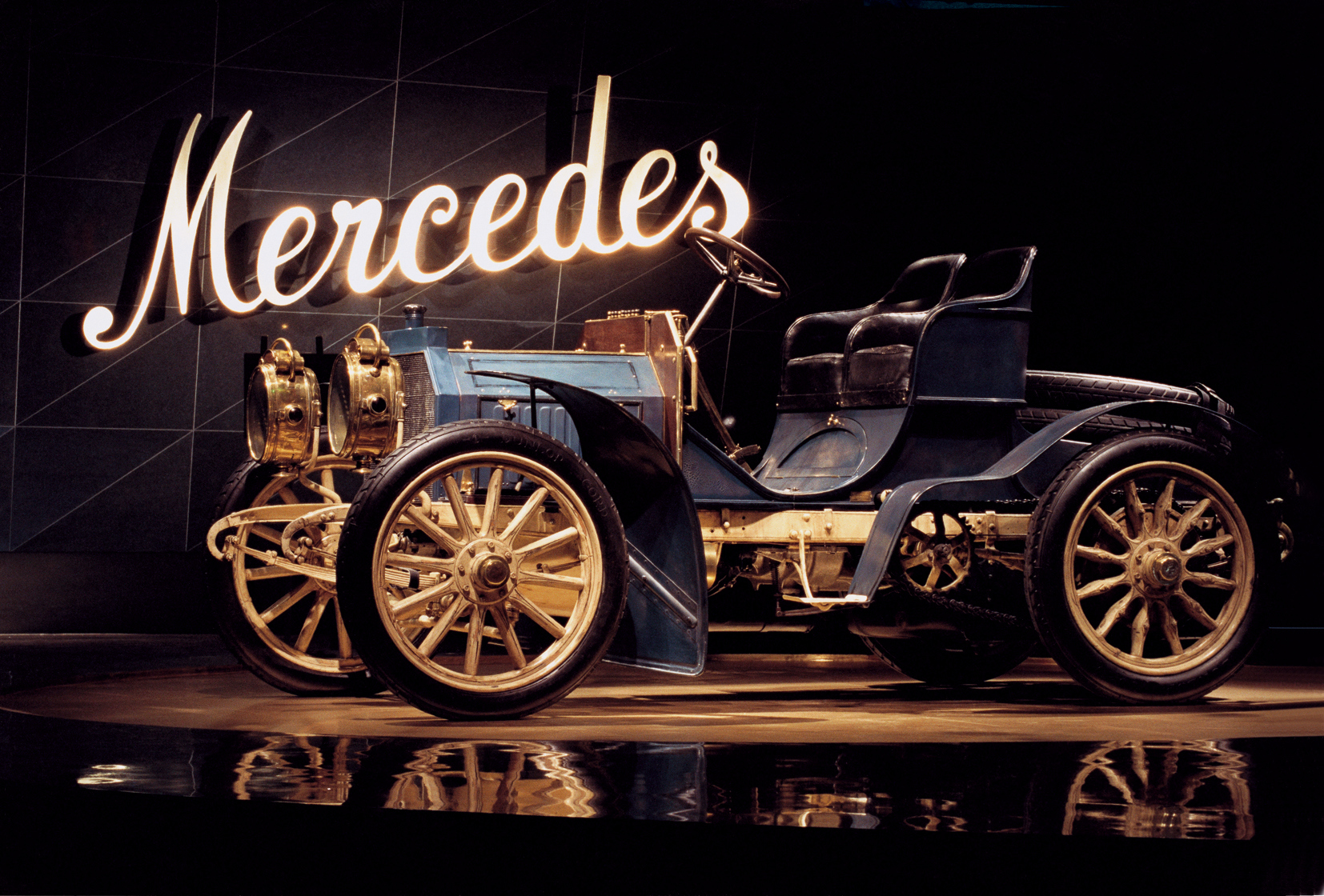 Mercedes-Benz celebra os 120 anos