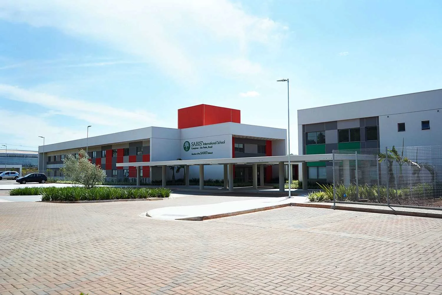 fachada do campus Sabis Campinas 2
